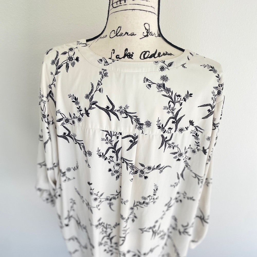 Torrid Harper Blouse Floral Black ivory size 5xl Smocked V neck Aesthetic core - Picture 13 of 15